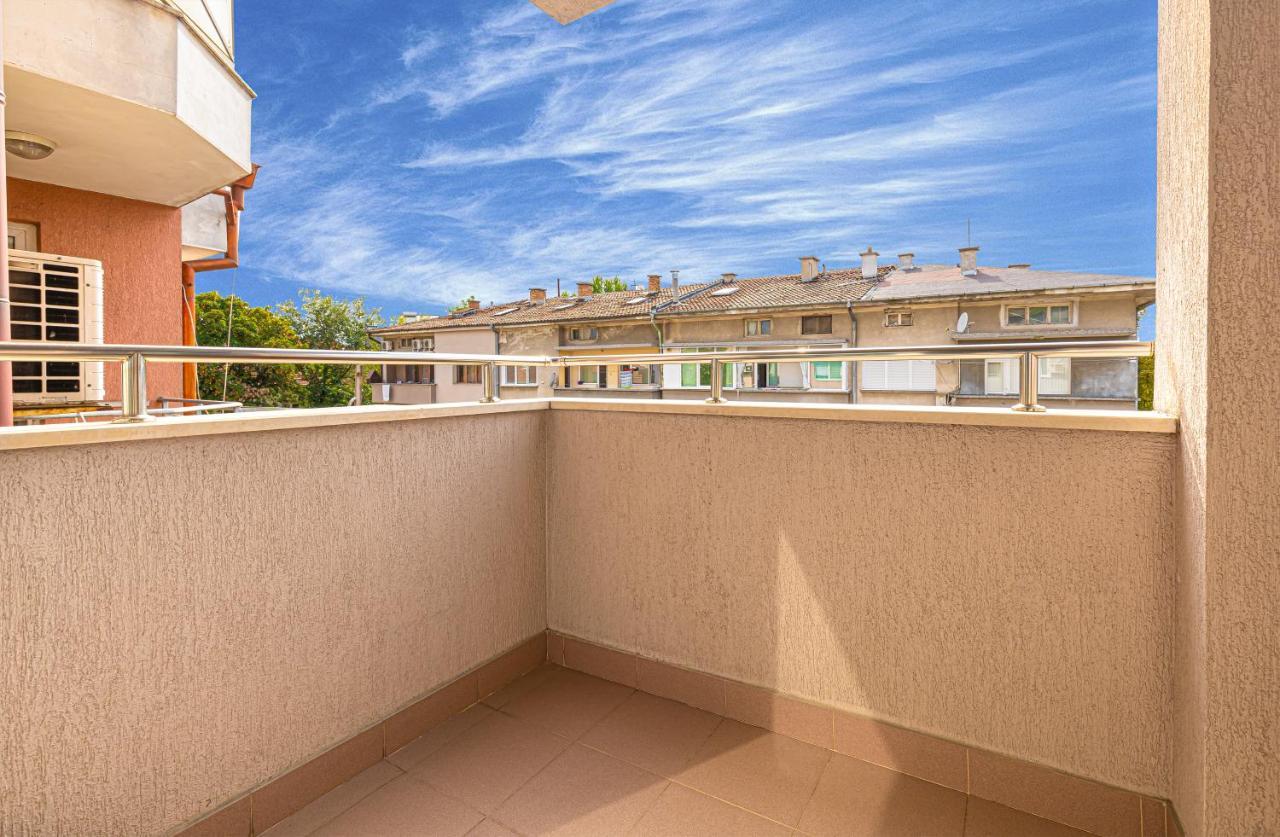 Modernly-Designed 1Bd Apartment With A Nice Terrace Płowdiw Zewnętrze zdjęcie