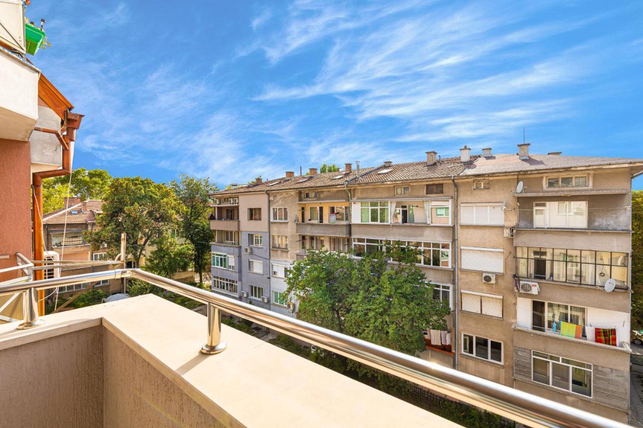 Modernly-Designed 1Bd Apartment With A Nice Terrace Płowdiw Zewnętrze zdjęcie